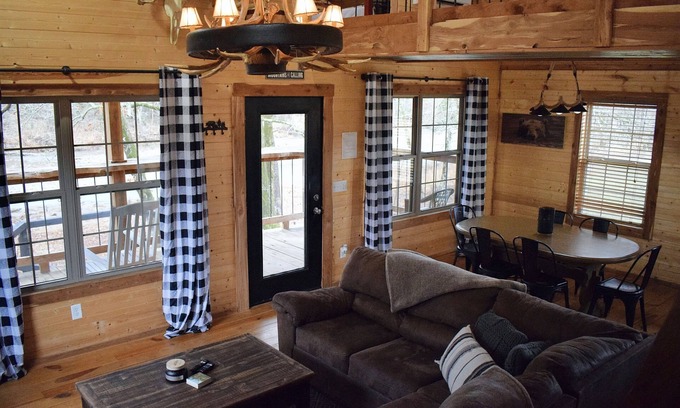 Oark Cabin | Majestic Moose Lodge- Oark Cabin Rentals