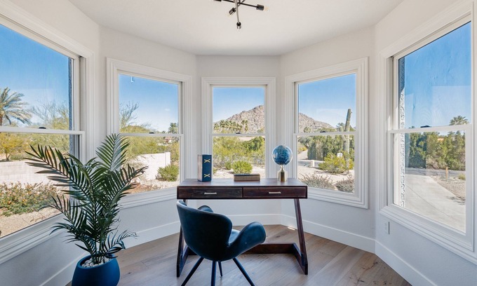 Paradise Hills Cottage | Majestic Mountain Mansion-pool -spa & Guest House