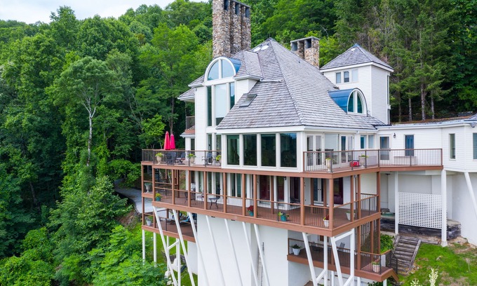 Highlands House | Majestic Mountain Chateau with 20 mile view