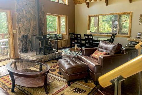 Arnold House | Majestic Mountain
