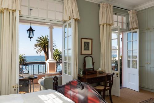 Kalk Bay Apartment | Majestic Ocean View Retreat