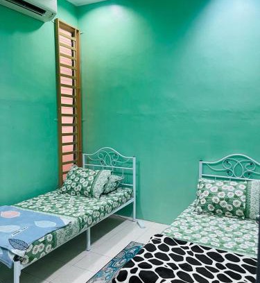 Kampung Teluk Wang Besar House | Mak kuntum homestay