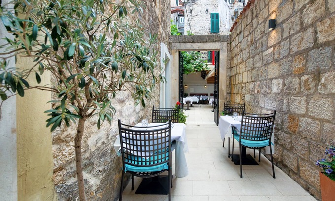Old Town Bed & Breakfast | Makarun Heritage Rooms