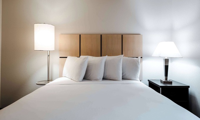 Fossil Creek Hotel | Make Your Trip More Enjoyable! Free Parking, Pets Allowed