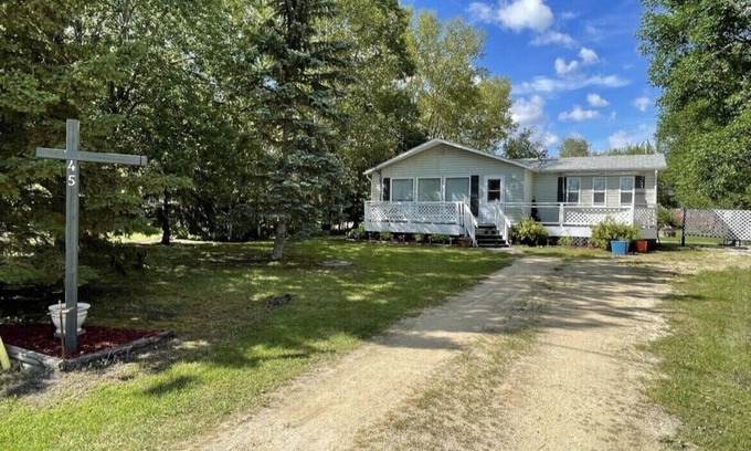 Chalet Beach Cabin | Making memories in Matlock,MB
