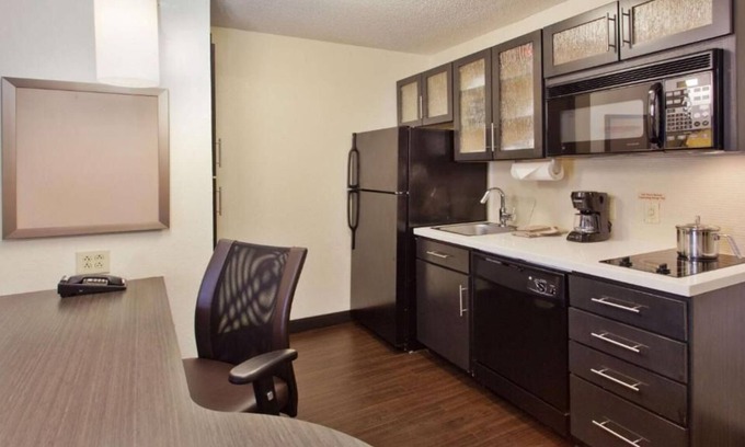 Somerset House | Making The Best Memories Along The Way! 2 Spacious units to enjoy with Kitchen!