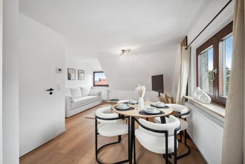 West Apartment | Malu Rooms - Top Lage, Kostenloser Parkplatz, Klima, Netflix, 24h Checkin