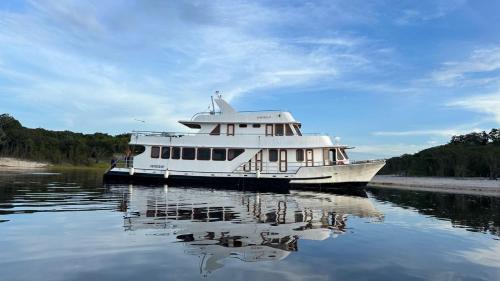 Ponta Negra Boat Rental | Mamirauá Barco Hotel