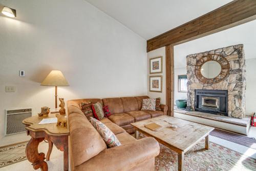 Mammoth Lakes Apartment | Mammoth Lakes Condo Walk to Village and Gondola!