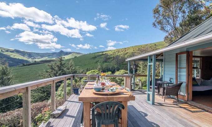 Robinsons Bay Cottage | Manaia Cottage - Akaroa Holiday Home