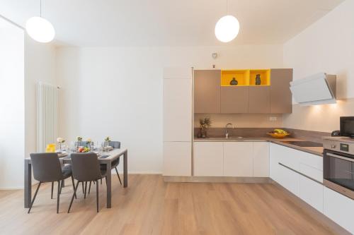 Como Apartment | ManaraQuattro - apartament in Como near the center with free parking - Lake Como