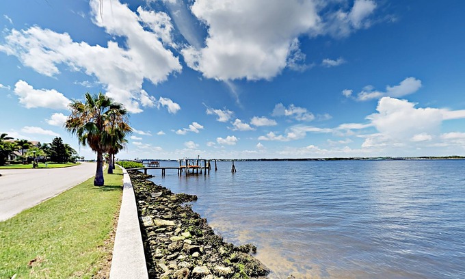 River District House | Manatee River Views River District Home with Lanai | Near Beach & Downtown
