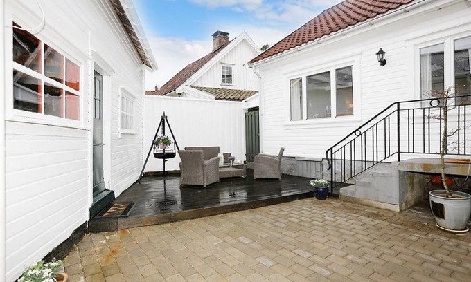 Mandal House | Mandal Privat Romutleie