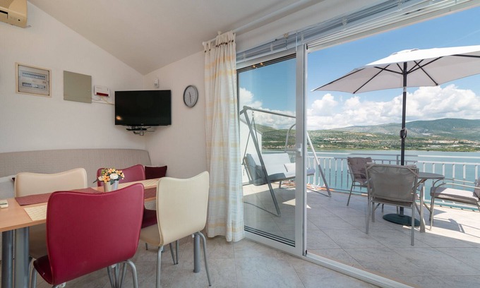 Mastrinka Apartment | Mandic - studio apt w/stunning sea view terrace & only 100m from the beach