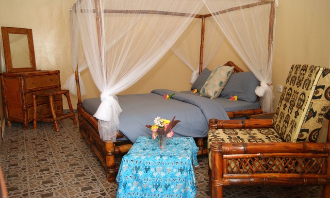 Kololi Cabin | MANGO VILLAGE - A REAL TASTE OF AFRICA UNDER THE MANGO TREES