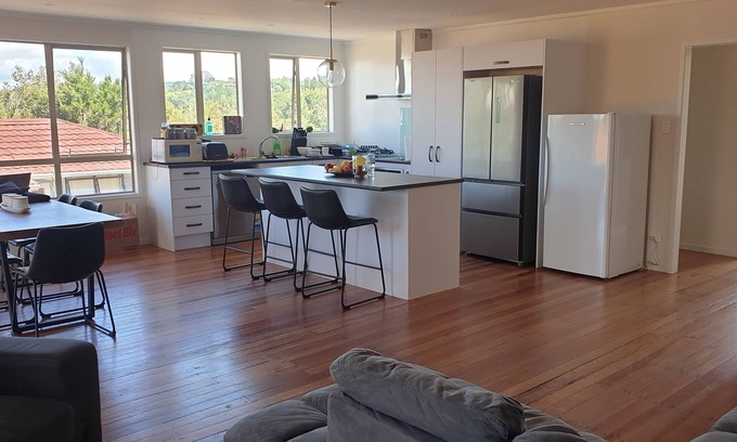 Mangonui House | Mangonui 4 bedroom, 3 bathrooms situated 5 minute walk from Mangonui township.