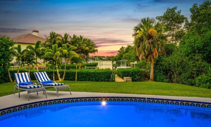 Tequesta House | Mangrove Cove - Waterfront on the Lox! Heated Pool, Putt-Putt, Kayaks