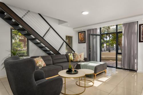 Century City Apartment | Manhattan Wharfside 207
