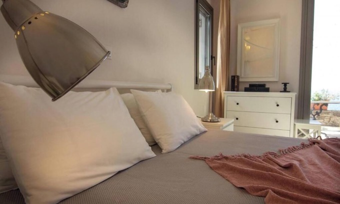 Lefktron Apartment | Mani One-Bedroom Apartment with Sea View and Terrace