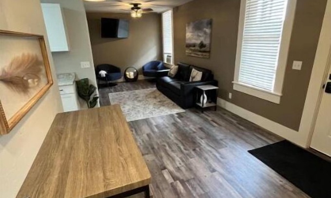 Manitou Springs Historic District Apartment | Manitou Apartment 2B