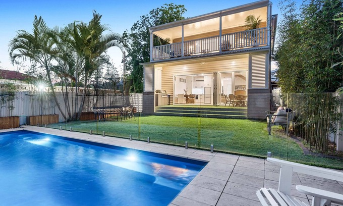 Manly House | Manly Oasis, 5bd, 3 King bd,Pool