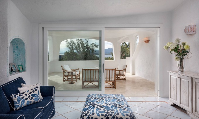 Capriccioli Apartment | MANOR HOUSE