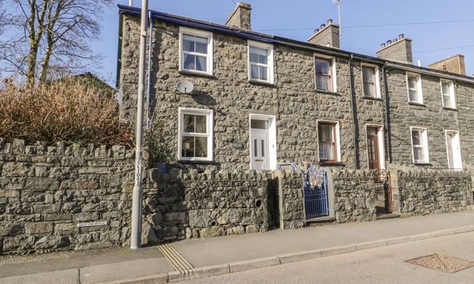 Manod Cottage | MANOD VIEW, pet friendly in Blaenau Ffestiniog