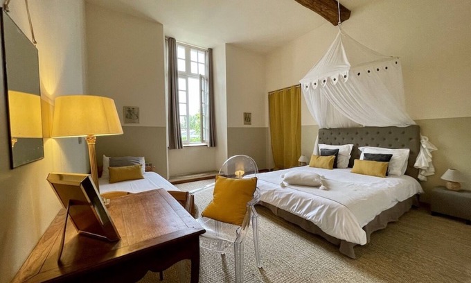 Mont-Dol Apartment | Manoir de la Bégaudière : Gîte Jacques Cartier