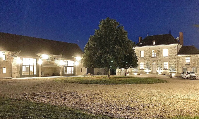 Sepmes House | Manoir de La Retardière ideal for seclusion