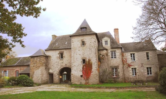 Donges House | Manoir XV century. with its heated indoor pool