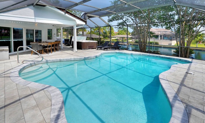 Palm Harbor House | Manor on the Canal/Luxury Oasis/Pool-Hot Tub-Dock