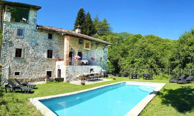 Camporgiano Villa | Manor with private pool and fenced garden 8 kms from Castelnuovo di Garfagnana