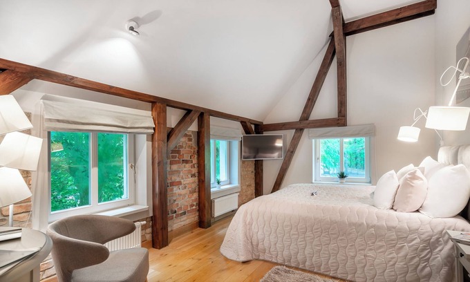 Nowe Warpno Bed & Breakfast | Manowce Palace - Double or Twin Room with Garden View (Room 2)