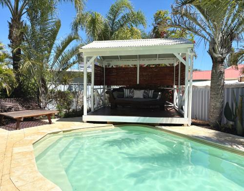 Kalbarri Apartment | Manta Stays Resort-Style Tropical Oasis