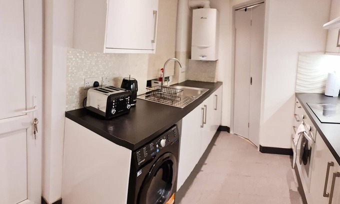 Woodside Apartment | Maple House - Inviting 1-bed Apartment in London