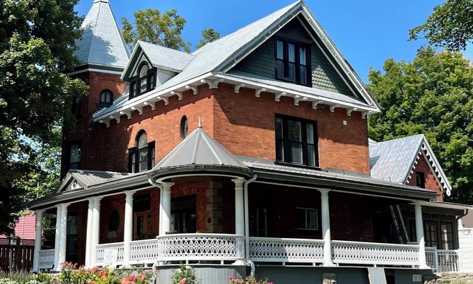 Merrickville-Wolford House | Maple & Rose | Luxury Accommodation in Merrickville Ontario