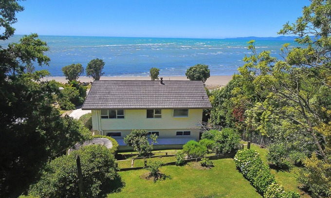 Collingwood House | Maple's Den - Collingwood beach house