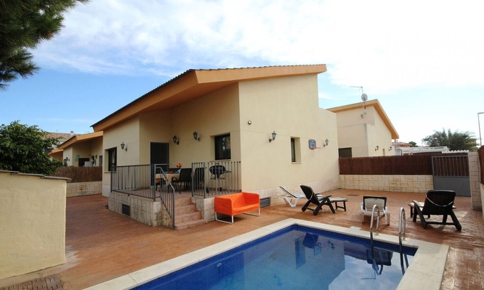 Riumar Ski Chalet | "Mar i Cel"@MARISOL: 220m to the beach, private pool, A/C, WiFi, dog beach.
