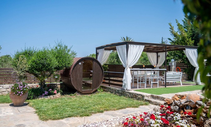 Xiro Chorio Villa | Maratho Villa, heated whirlpool, mini golf & more - Full privacy & 2 km to beach