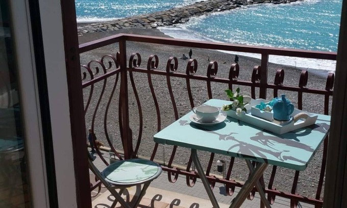 Ospedaletti Apartment | Mare sole spiaggia - seaside on the Italian Coast
