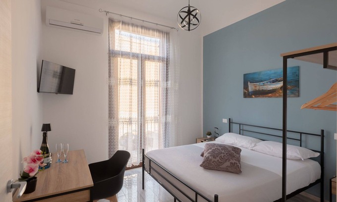 Favignana Apartment | MARETTIMO Superior Room with Balcony on the Square