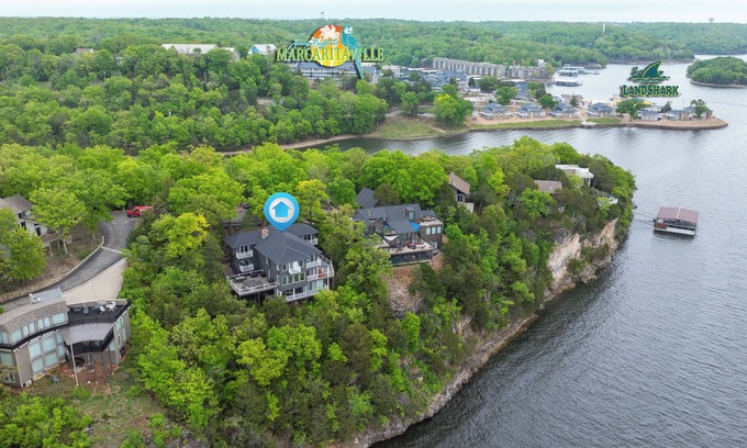 Osage Beach House | Margaritaville Lake home! 6Bed/7 bath Sleeps up to 20! 5000 Sq ft home.