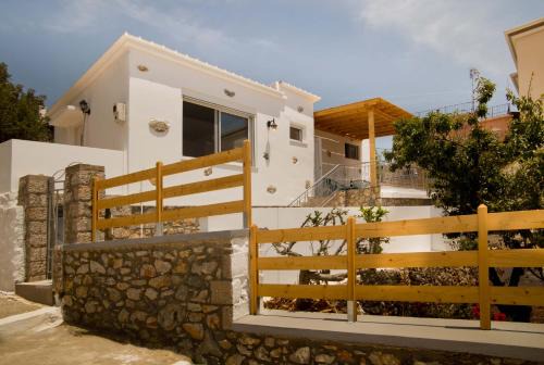 Vlychadia House | Maria's Seaside Home