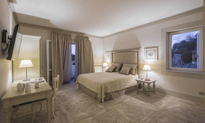 Le Forna Apartment | Maridea Ponza - Le Alcove sul mare Deluxe Suites with breathtaking views