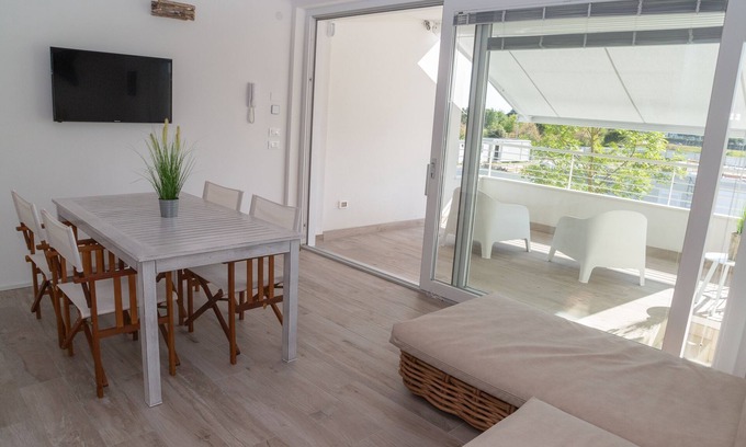 Faro Apartment | MARINA PONENTE INDEPENDENT APARTMENT WITH LARGE COMFORTABLE TERRACE IN VENICE