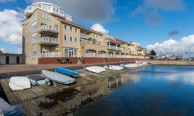 Ouddorp House | Marina Port Zélande luxurious vacation apartment for 6 people – anchored directly to the yacht harbour and Grevelingen