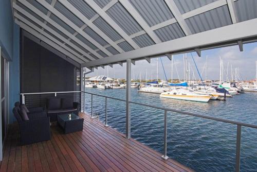 Geographe House | Marina Views- WIFI, 2x Kayaks, Private Jetty
