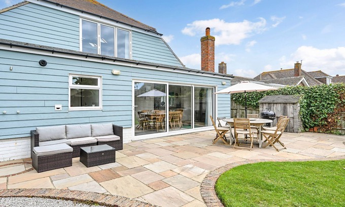 East Wittering Cottage | Marine House by inspirestays.com - a cottage that sleeps 9 guests in 5 bedrooms