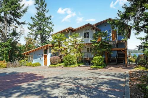 Ganges Apartment | Mariner's Loft - Salt Spring Island