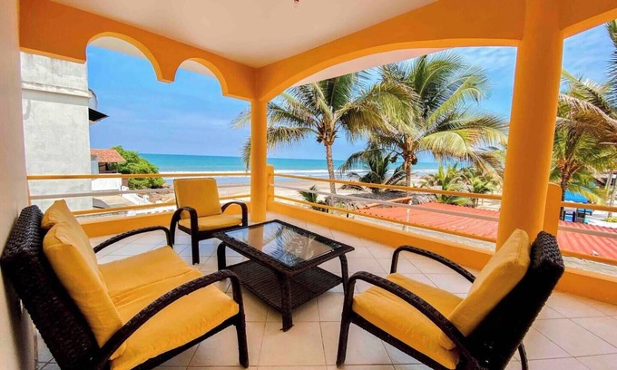 San Clemente House | Mario’s Beach House facing the sea with private pool in lovely San Clemente